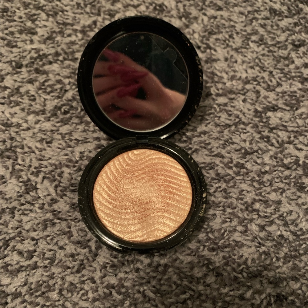 Makeup Forever Profusion Highlighter in 02